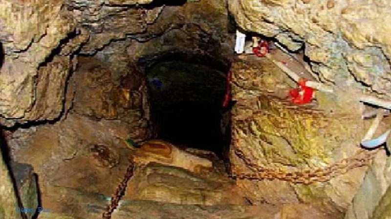 रावण का शव का गुफा