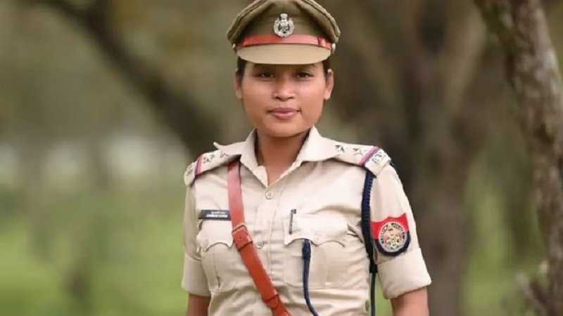 महिला पुलिस अधिकारी