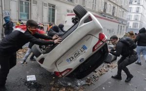 कुर्दों पर हमले पेरिस