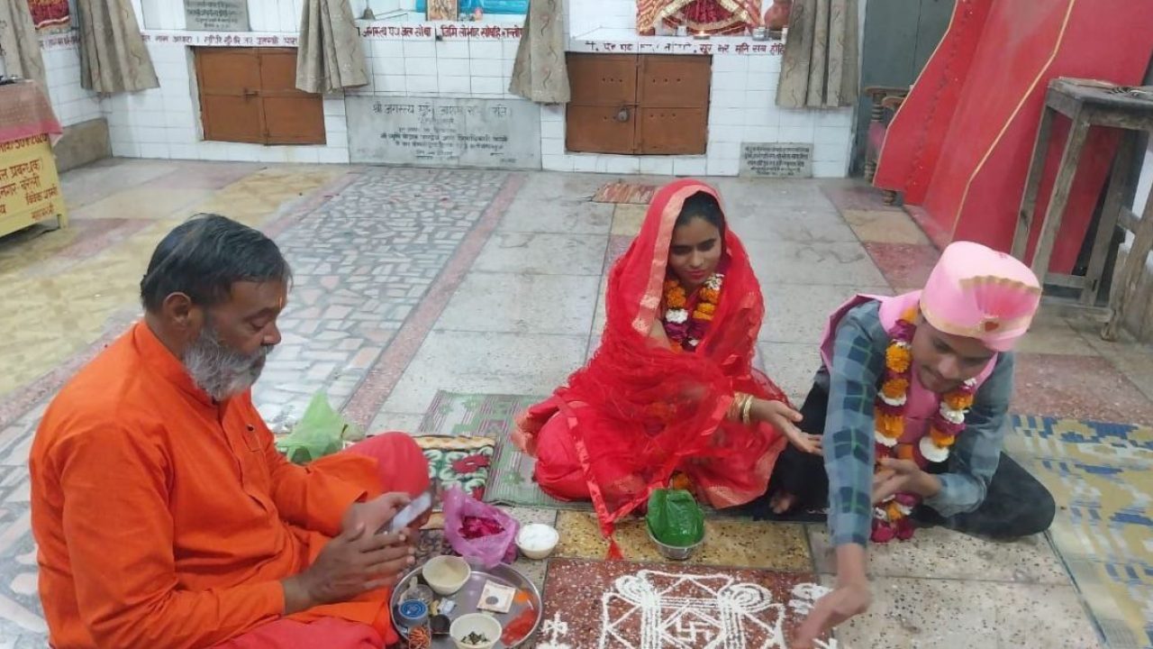 Bareilly: सायमा से शालिनी बनी युवती, हिंदू धर्म अपनाकर प्रेमी संग लिए सात  फेरे