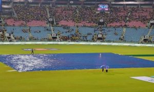 लखनऊ के एकाना स्टेडियम में चेन्नई और लखनऊ मैच बुधवार को बारिश के कारण रद्द हो गया. इस सीजन में यह पहला मुकाबला है जो बारिश के कारण रद्द किया गया है. लखनऊ सुपरजाइंट्स ने 19.2 ओवर में सात विकेट पर 125 रन बनाये थे तभी बारिश के कारण खेल को रोकना पड़ा. इसके बाद रूक-रूक कर बारिश होती रही और मैच शुरू नहीं हो सका।