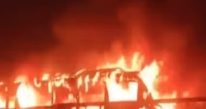 पाकिस्तान में चलती बस में लगी आग, 20 लोगों की जलकर मौत