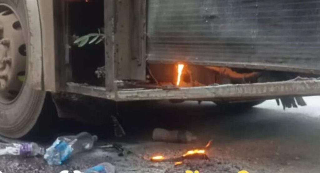 MadhyaPradesh: भोपाल-इंदौर हाईवे पर हादसा, यात्री बस में आग लगने से मचा हड़कंप