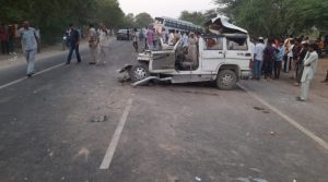 जयपुर मेगा हाईवे पर सड़क, हादसा, बोलेरो-बस की आपस में भिड़ंत, मां-बेटे सहित 4 की मौके पर मौत