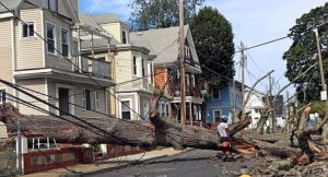 America-Canada: चक्रवाती तूफान 'ली' का कहर, हजारों घरों की बिजली गुल