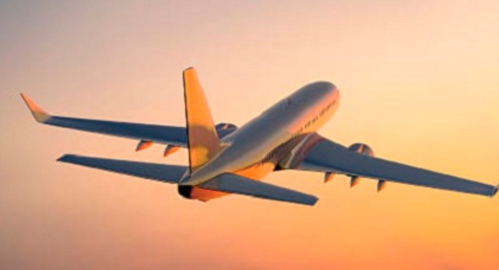 सूरत एयरपोर्ट पर लैंडिंग के दौरान फटा विमान का टायर, यात्री सुरक्षित