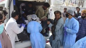 Pakistan: हमलावरों ने पुलिस अधिकारी की गाड़ी के पास आकर खुद को उड़ाया, 52 लोगों की मौत