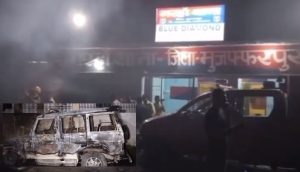 Bihar: शराब की छापेमारी के दौरान डूबा युवक, हुई मौत, आक्रोशित लोगों ने थाना में लगायी आग