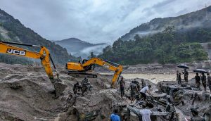 Sikkim: 19 लोग मर गए, 103 लोग लापता, लाचेन में करीब 3 हजार लोग फंसे, हेलीकॉप्टरों से बचाव की तैयारी