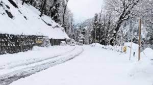 Himachal: मनाली और शिमला में बारिश के साथ गिरे ओले, लाहौल में बर्फबारी