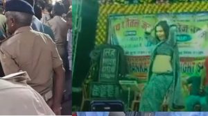 Bihar: महावीरी अखाड़े में डांसरों ने अपनी जुल्फें लहराईं, तो पुलिसकर्मी अपना काम भूल गए
