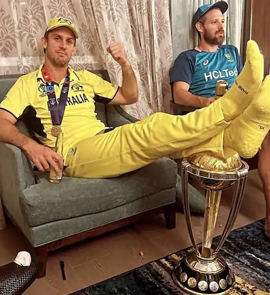 mitchell marsh with world cup trophy