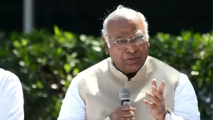 Mallikarjun Kharge to bjp attacks on over rise price on essential commodities news in hindi