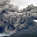 Indonesia में ज्वालामुखी विस्फोट, 11 पर्वतारोहियों की मौत