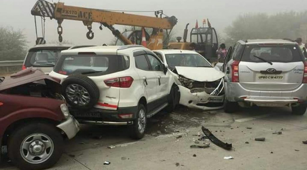 Accident on yamuna expressway greater noida
