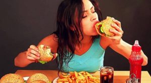 Health News: देर से है खाने की आदत, तो हो जाएं सावधान, वरना हो सकती है ये गंभीर बीमारी