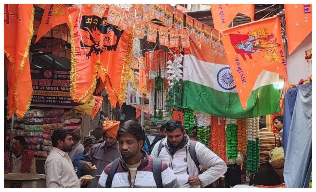 Photo of Delhi-NCR: दिल्ली का सदर बाजार हुआ राममय, भगवान राम से जुड़ी चीजों की हो रही है बिक्री..