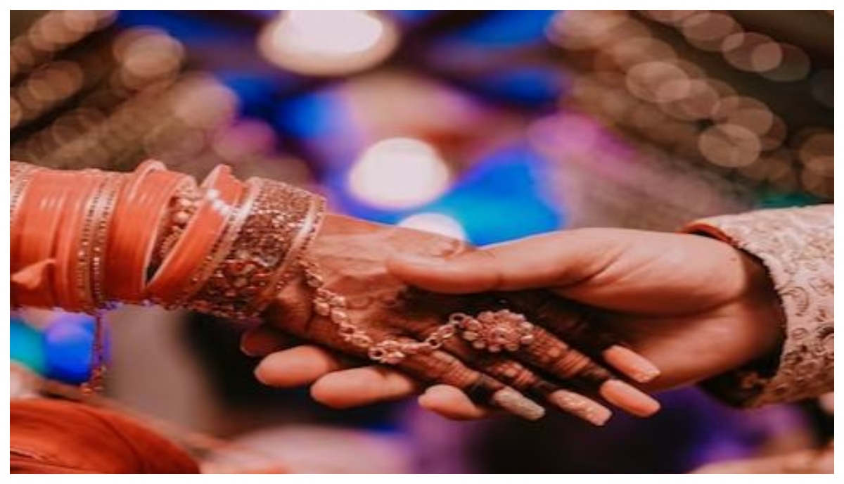 Photo of Marriage Invitaion Card: शादी के कई कार्ड देखे होंगे,लेकिन X पर वायरल हो रहे इस वेडिंग कार्ड को देखकर, आएगा मजा