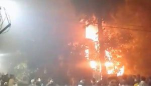 fire in a building of noida