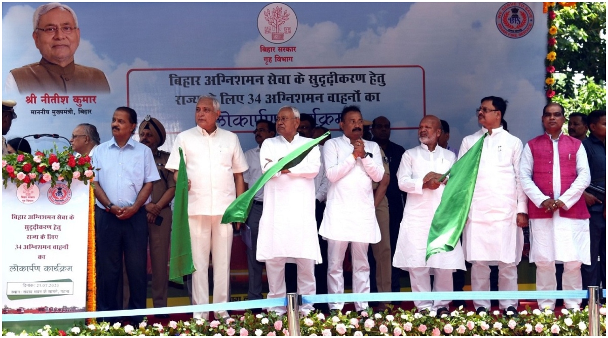 Photo of Bihar: सीएम नीतीश ने दिखाई नए अग्निशमन वाहनों को हरी झंडी