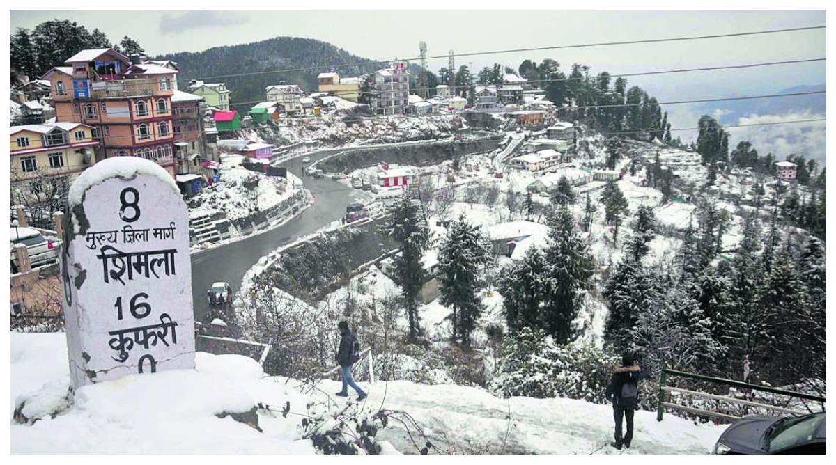 Photo of Himachal Snowfall: बर्फ की चादर से ढका कुफरी, साल की पहली बर्फबारी देख किसान हुए खुश