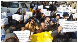 Himachal: JOA IT 817 aspirant protested outside of Secretariat in himachal pradesh in hindi