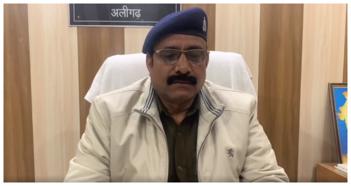 Photo of Aligarh: गैस सिलेंडर में आग लगने से हुआ दर्दनाक हादसा, मकान स्वामी की जिंदा जलकर मौत