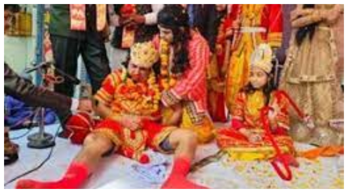Photo of Haryana: रामलीला मंचन के दौरान ‘श्रीराम’ के चरणों में ‘भगवान हनुमान’ ने त्यागा शरीर
