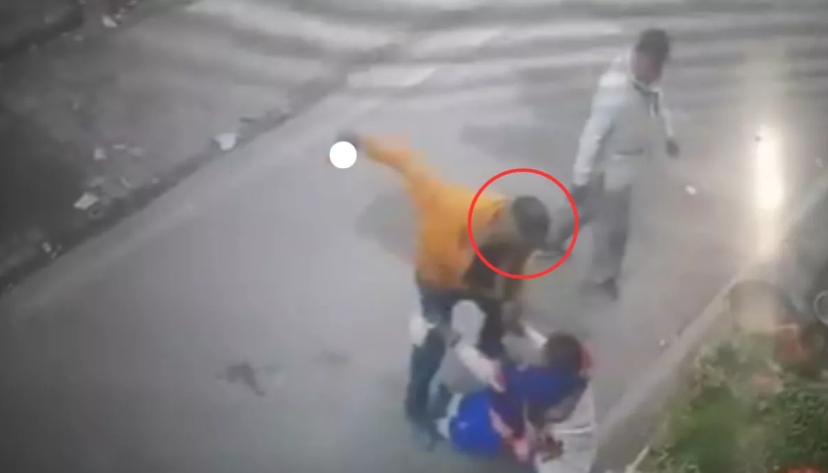 Photo of Lucknow Crime News बीच सड़क में पति ने पत्नी पर चाकू से किए 19 वार, मौत