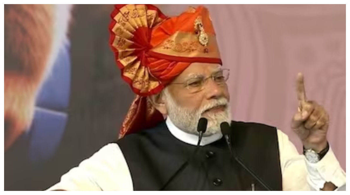 Photo of PM in Maharashtra: PM मोदी की महाराष्ट्र को सौगात, 15 हजार मजदूरों को सौंपी घर की चाबी