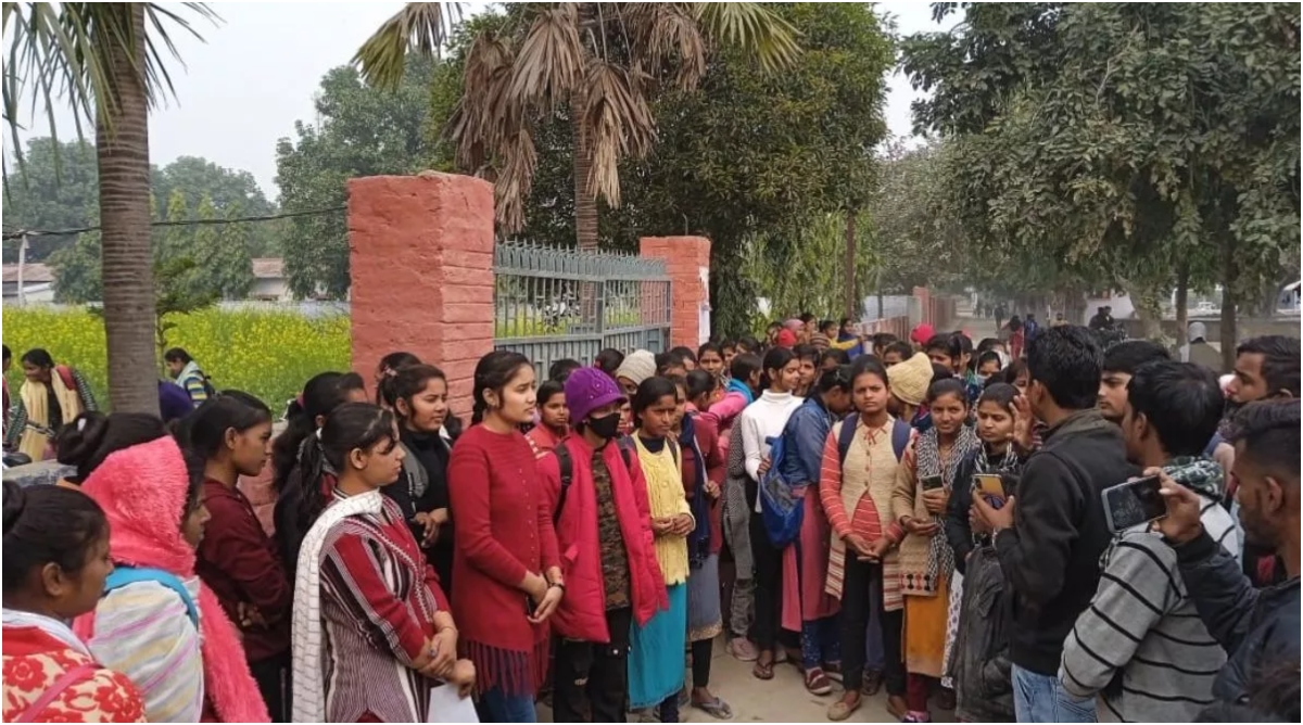 Photo of सिवानः भड़काऊ पोस्ट पर बवाल, शिक्षक ने सौंपा इस्तीफा  