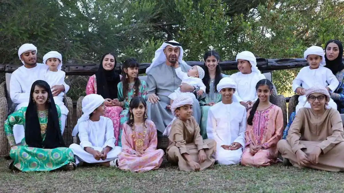 Photo of Richest Family: 700 कारें, 4000 करोड़ का घर और 8 जेट, ये है दुनिया का सबसे अमीर परिवार