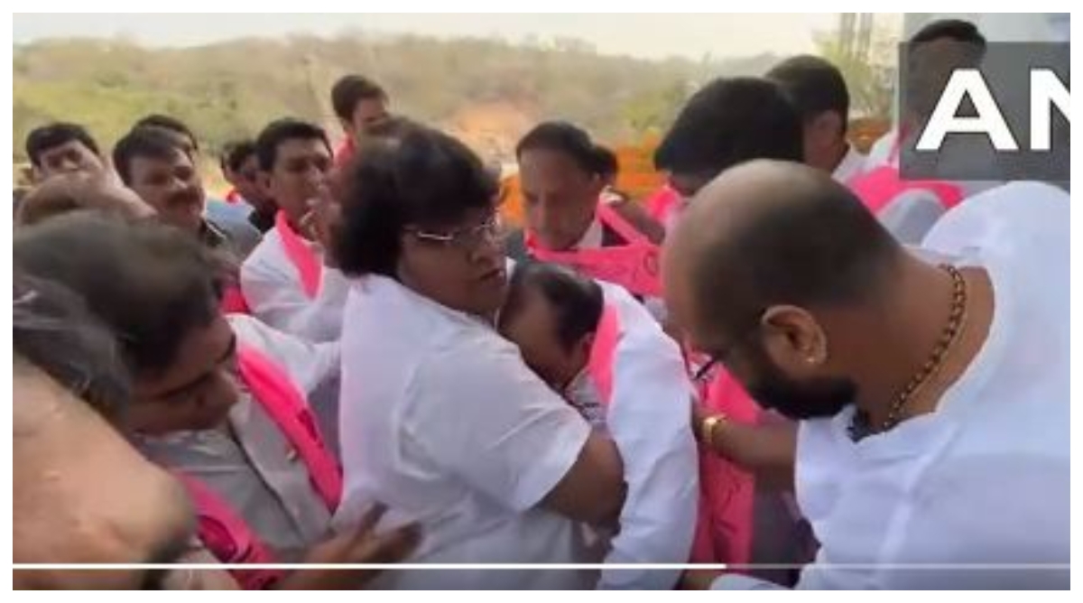 Photo of Telangana: पूर्व डिप्टी सीएम महमूद अली की बिगड़ी तबीयत, गणतंत्र दिवस समारोह के दौरान हुए बेहोश