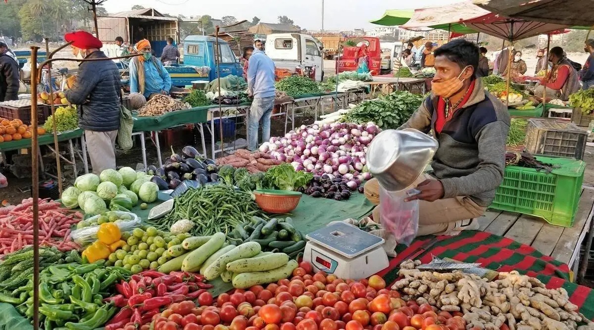Photo of Food Inflation: एक बार फिर बढ़ सकते हैं आलू, प्याज और टमाटर के दाम !