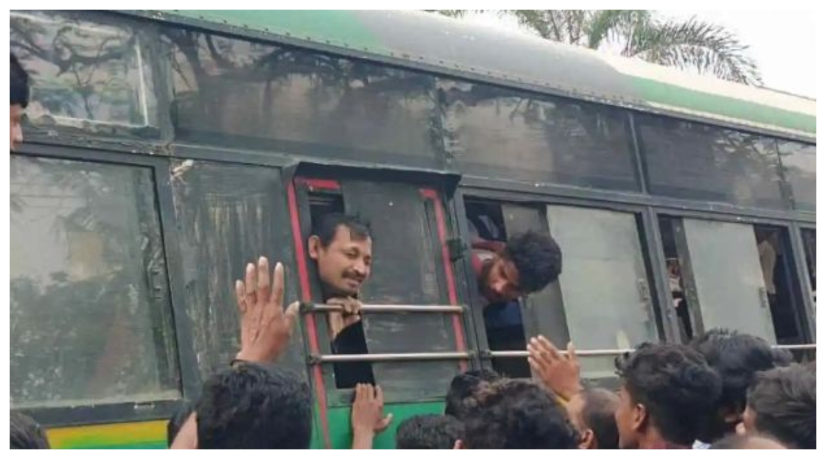 Photo of Bus accident :  बस की खिड़की में फंसा एक युवक का सिर, जानिए