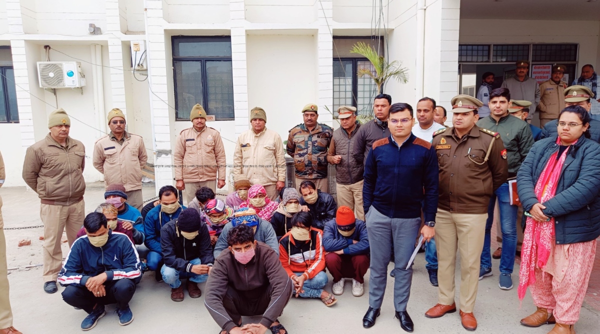 Photo of Hapur: पुलिस ने जुआ व खाईबाड़ी का खुलासा करते हुए 17 सटोरियों को किया गिरफ्तार