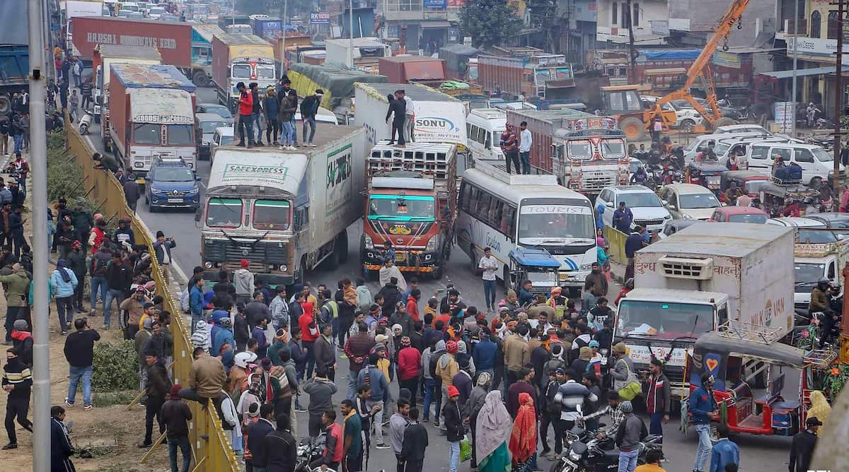 Photo of Hit And Run Law: ‘हिट एंड रन’ कानून के खिलाफ चल रही हड़ताल हुई खत्म