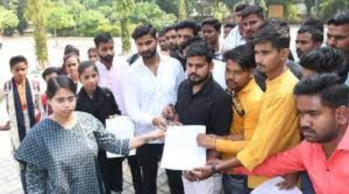 Photo of Kannauj: डिग्री कालेज के छात्र-छात्राओं को वितरित किये गये स्मार्टफोन, युवा बनेंगे दक्ष