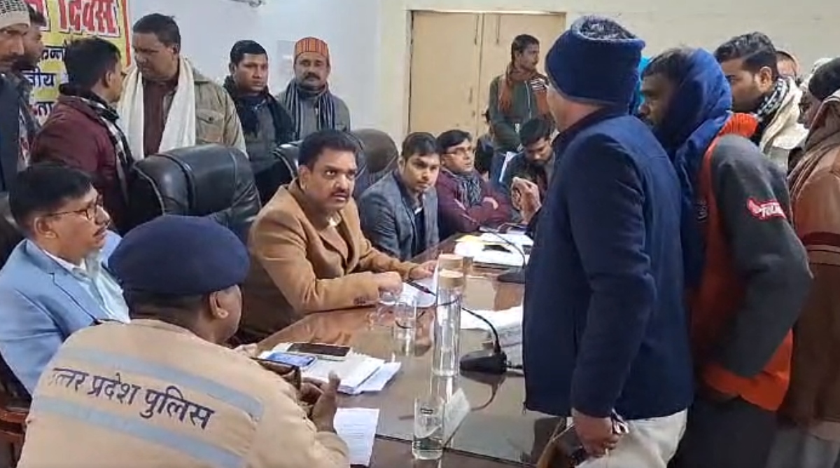 Photo of Kannauj: तहसील दिवस में ठंड के बावजूद भी उमड़ी फरियादियों की भीड़