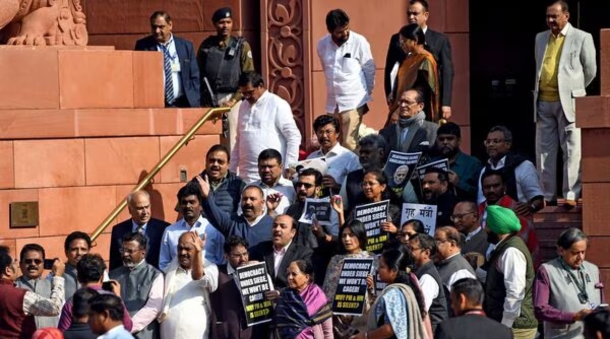Photo of MPs Suspension: 12 जनवरी को होगी सदस्यों के निलंबन पर विशेषाधिकार पैनल की बैठक