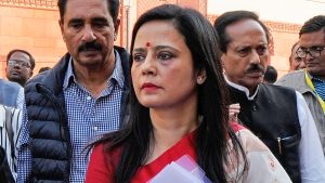 mahua moitra have to leave their government bungalow news in hindi