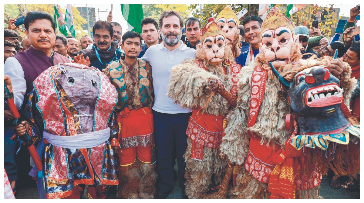 Photo of Rahul Gandhi: हाथ में गदा और मुंह पर हनुमान जी का मुखौटा, जानें  राहुल गांधी की इन तस्वीरों की मायने