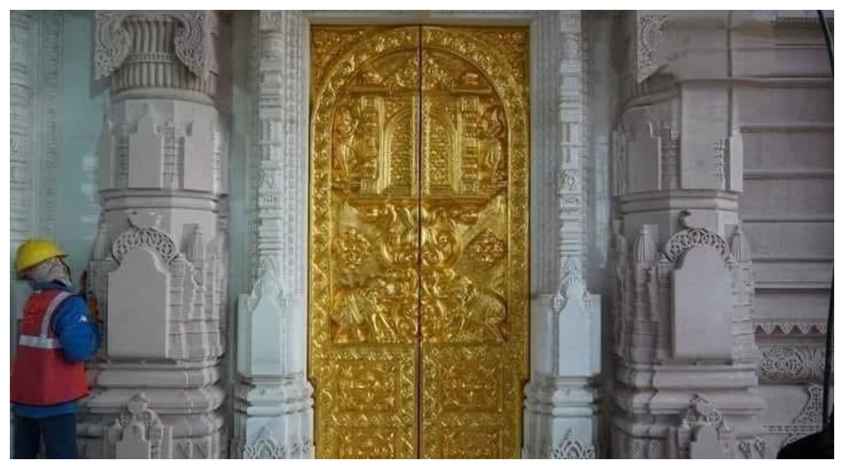Photo of Ram Mandir: सामने आई गर्भगृह के दरवाजे की तस्वीरें, आप भी कीजिए ‘स्वर्ण द्वार’ के दर्शन