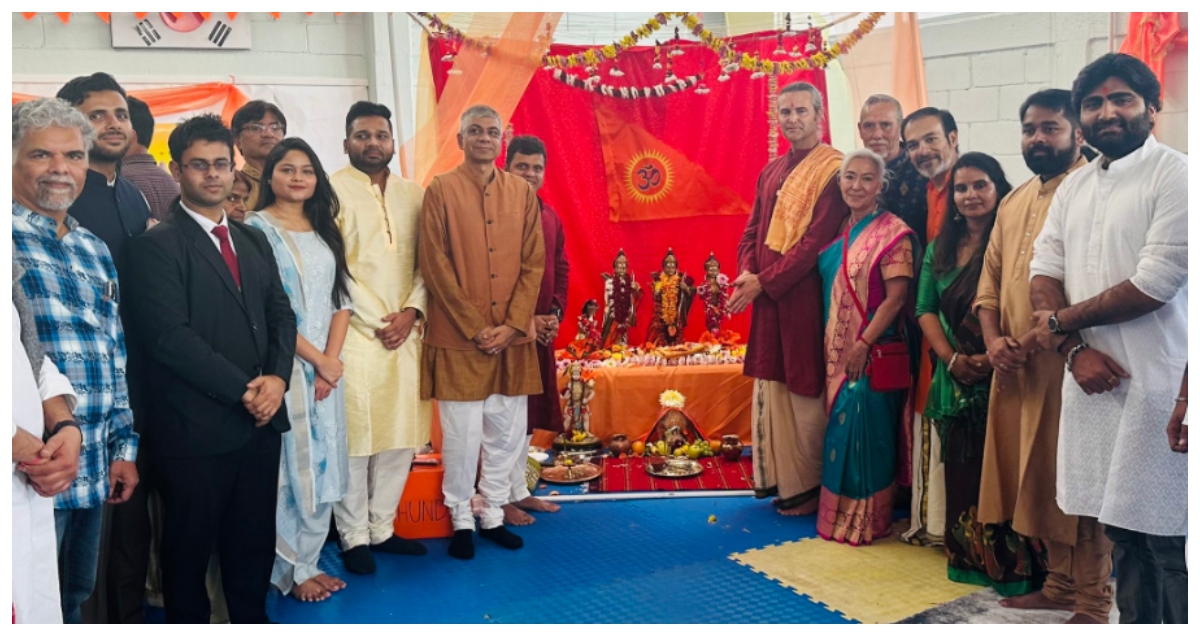 Photo of मेक्सिको को मिला अपना पहला भगवान Ram Mandir, अमेरिकी पुजारी ने की पूजा; भजनों और गीतों से झूमे भारतीय प्रवासी