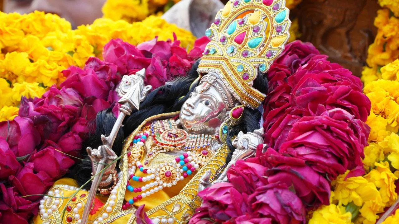 Photo of Ayodhya Ram Mandir: मंदिर के चारों ओर रमलला ने किया भ्रमण, आप भी कीजिए प्रथम दर्शन