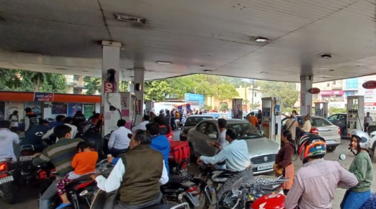 Photo of MP News: हिट एंड रन के नए कानून को लेकर ड्राइवर हड़ताल पर, पेट्रोल पंप पर लोगों की भीड़