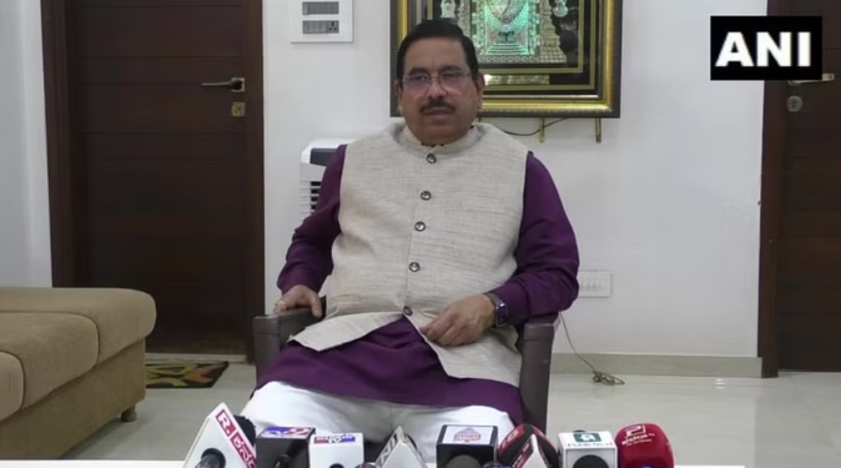 Photo of हिंदुओं की वजह से धर्मनिरपेक्ष है देश : प्रह्लाद जोशी