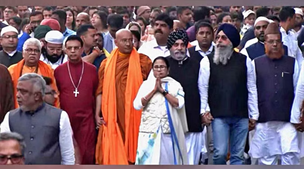 Photo of Kolkata : किसी के पूजा-पाठ की परवाह नहीं, बेरोजगारी सबसे बड़ी चुनौती : ममता बनर्जी