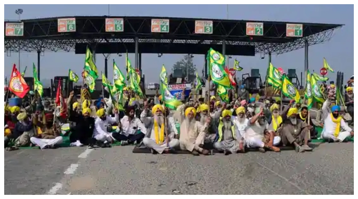 Photo of Farmers Protest: सरकार के खिलाफ किसानों का विरोध प्रदर्शन जारी, पंजाब के कई जिलों में इंटरनेट सेवाएं बंद