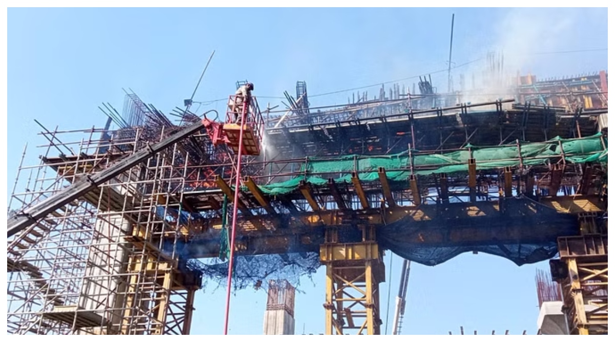 Photo of Meerut: रैपिड के निर्माणाधीन स्टेशन पर आग लगने से मचा हड़कंप, शार्ट सर्किट से हुआ हादसा